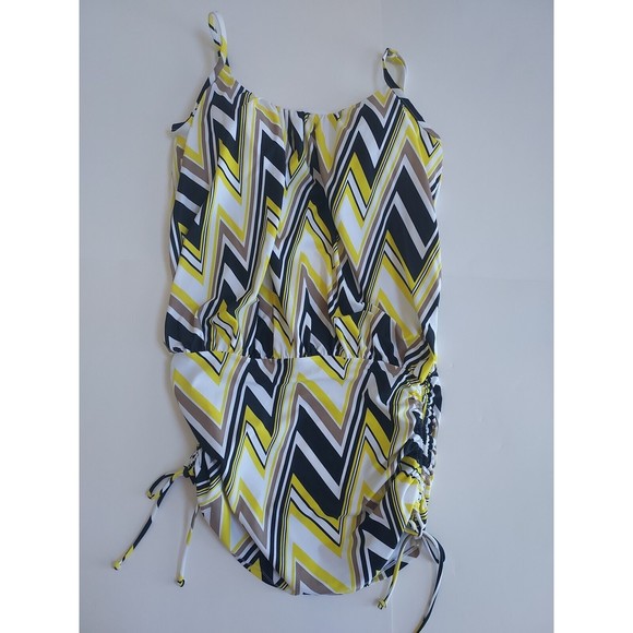 NWOT Ladies Chevron Underwire Bra Top Adjustable Length Swimsuit Top Size Large - Picture 3 of 8